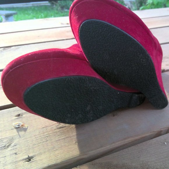 Soft Red Velvet Platform Wedge Heels - Picture 3 of 3